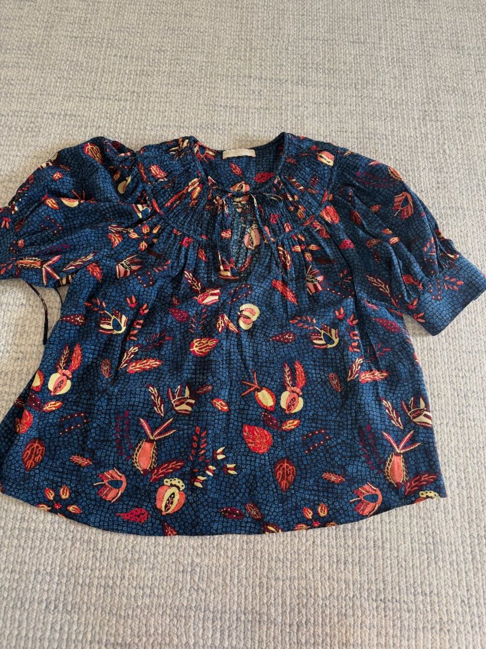 Ulla Johnson 100% silk  navy floral blouse Sz 8